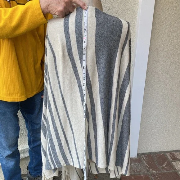 Michael Stars linen blend stunning poncho/cape w/fringes. From Saks. Worn once - Picture 10 of 11